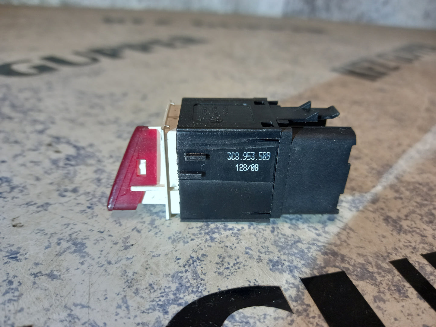 Schalter Warnblinkanlage VW Passat 3C BJ 2005-2010 3C8953509