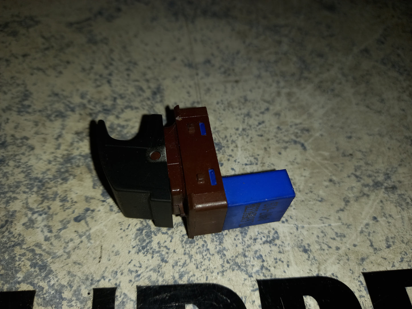 Schalter für Tanköffnung VW Golf 5 BJ 2003-2010 7L6959833B