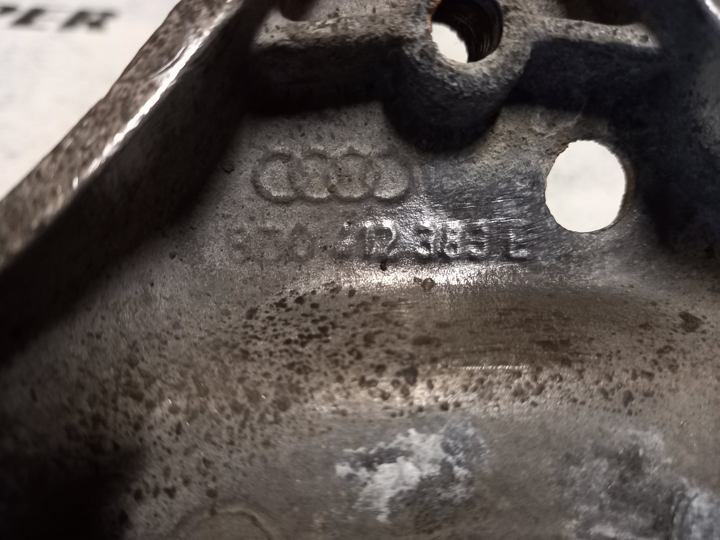 Federbeinaufnahme links - rechts VW Passat 3BG BJ 2000-2005 8D0412383E