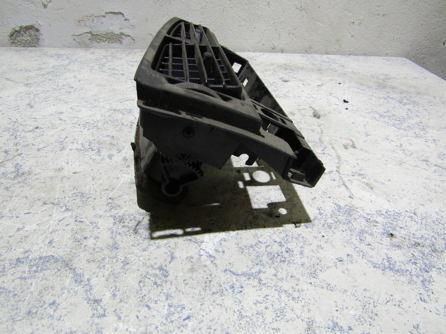 Golf 3 Rahmen für Lüftungsgitter Mitte inkl. Lüftungsgitter 1H6819732