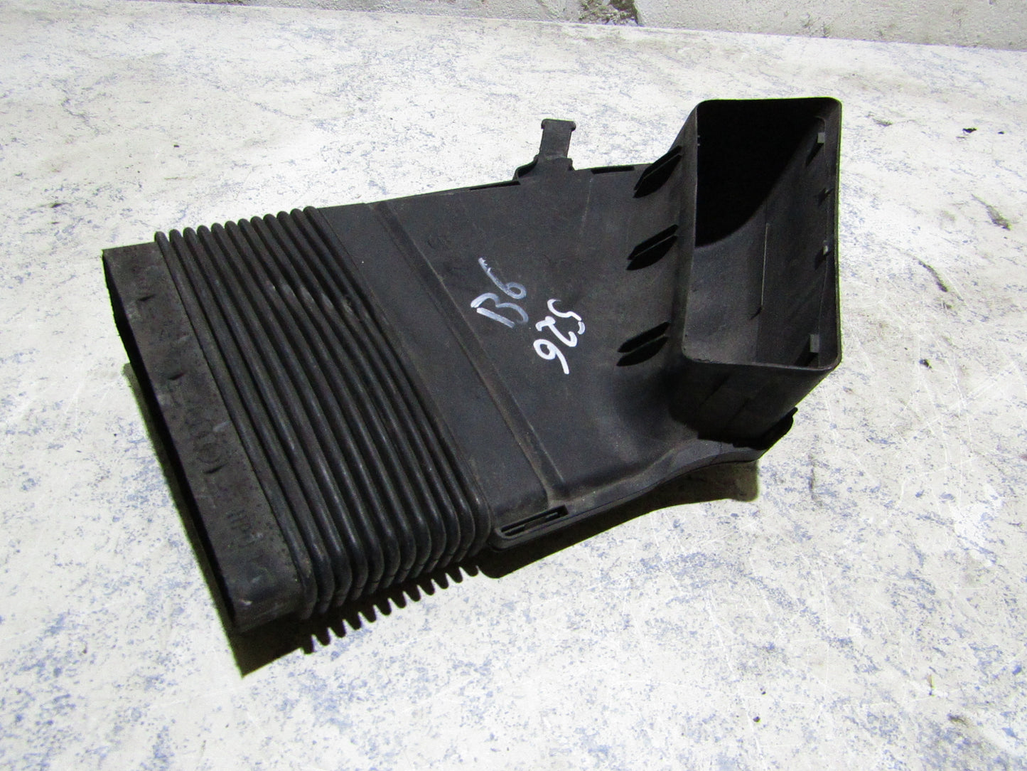 Audi A4 B6 Luftführung Luftfilterkasten 8E0129617