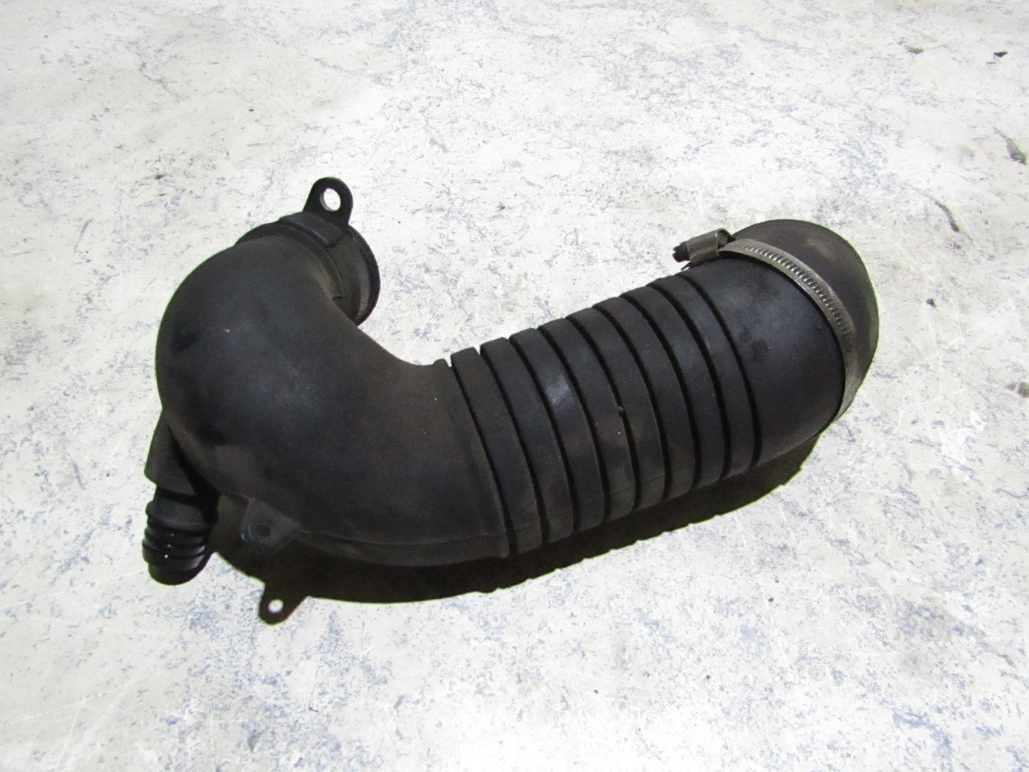 Audi A4 B6 Ansaugschlauch Turbolader 8E0129615A