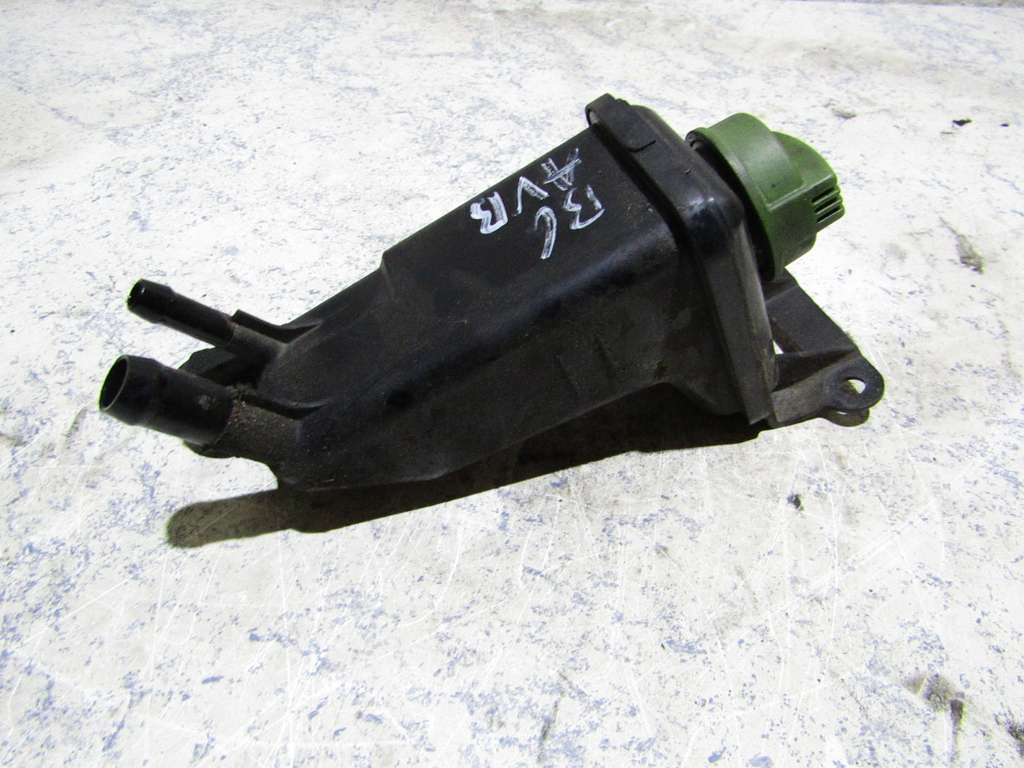 Audi A4 B6 Ausgleichsbehälter Servolenkung 8E0422373