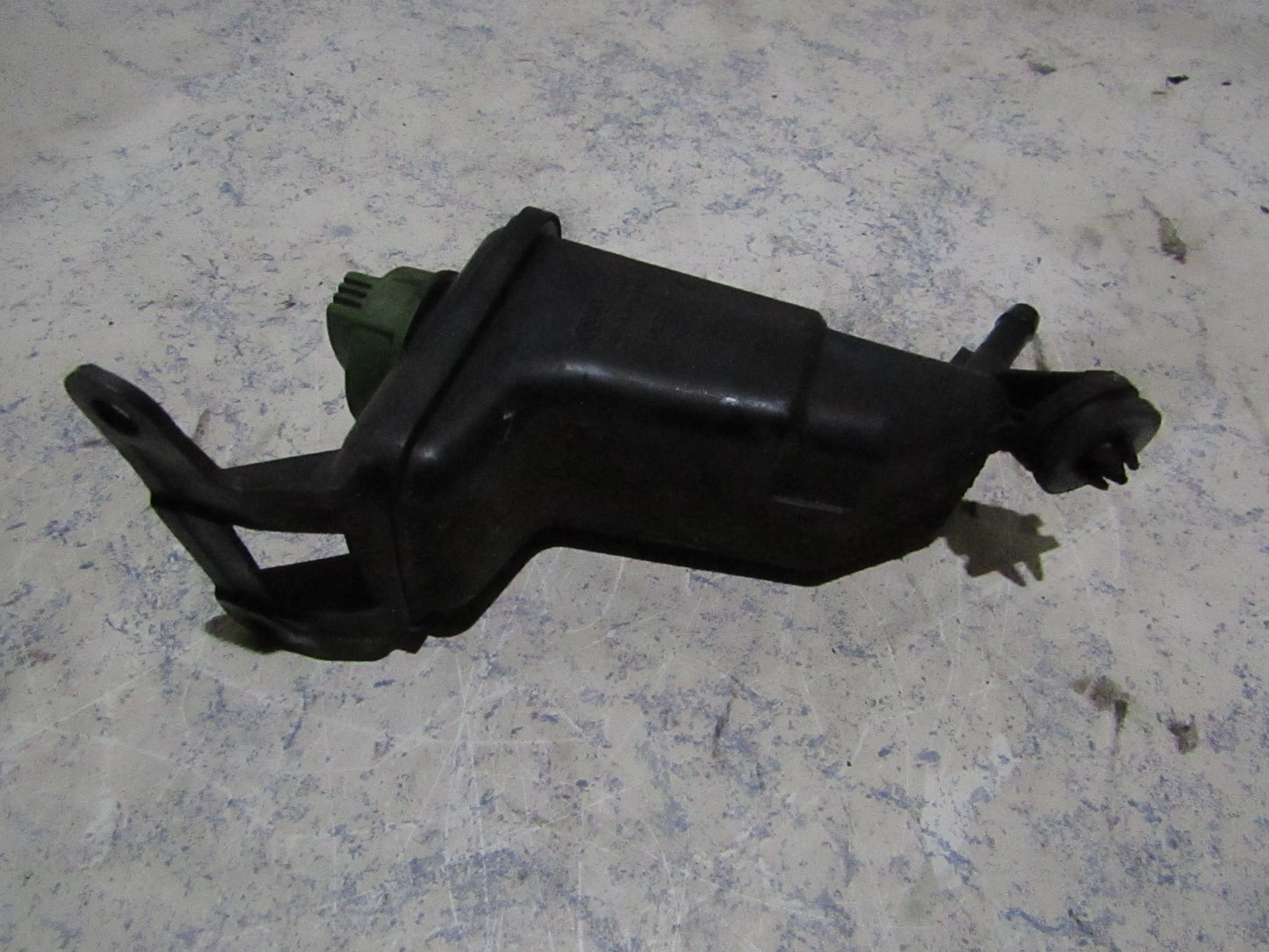 Audi A4 B6 Ausgleichsbehälter Servolenkung 8E0422373