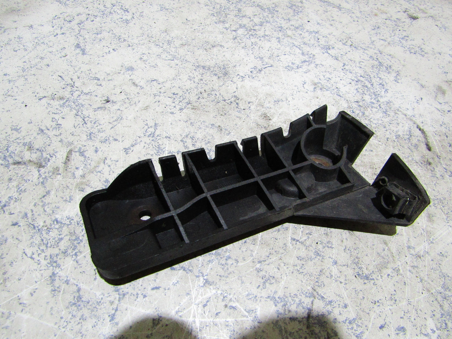 Audi A4 B6 Stoßstangenhalter vorne links 8E0807283A