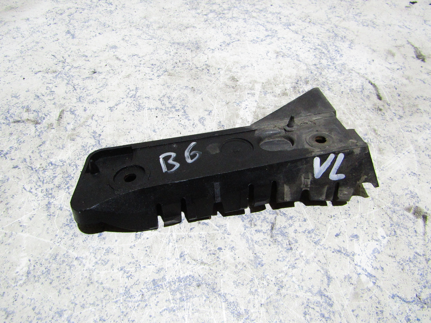 Audi A4 B6 Stoßstangenhalter vorne links 8E0807283A