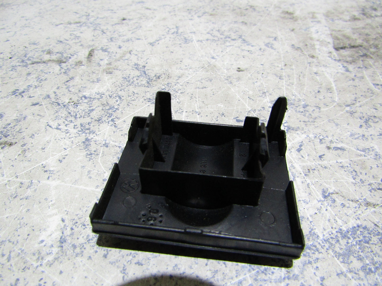 VW Golf 3/Cabrio/Vento Blende Schwarz 1H6819741