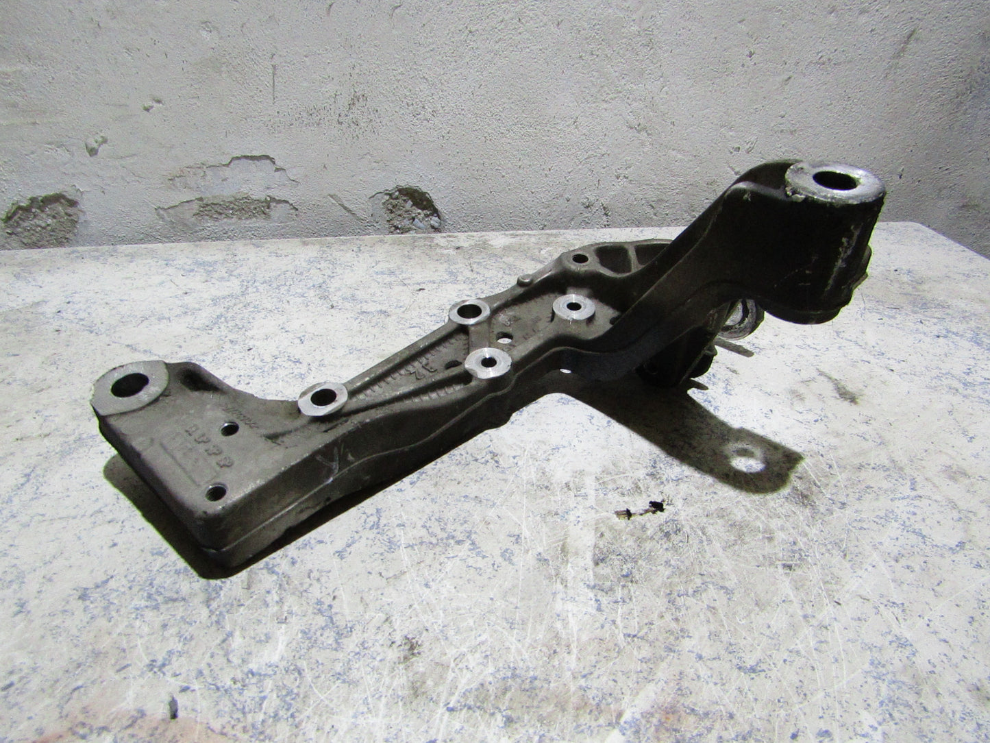 Querlenkerhalter vorne Rechts VW Golf 5 / Golf 6 / Jetta III / Audi A3 8P 1K0199296F