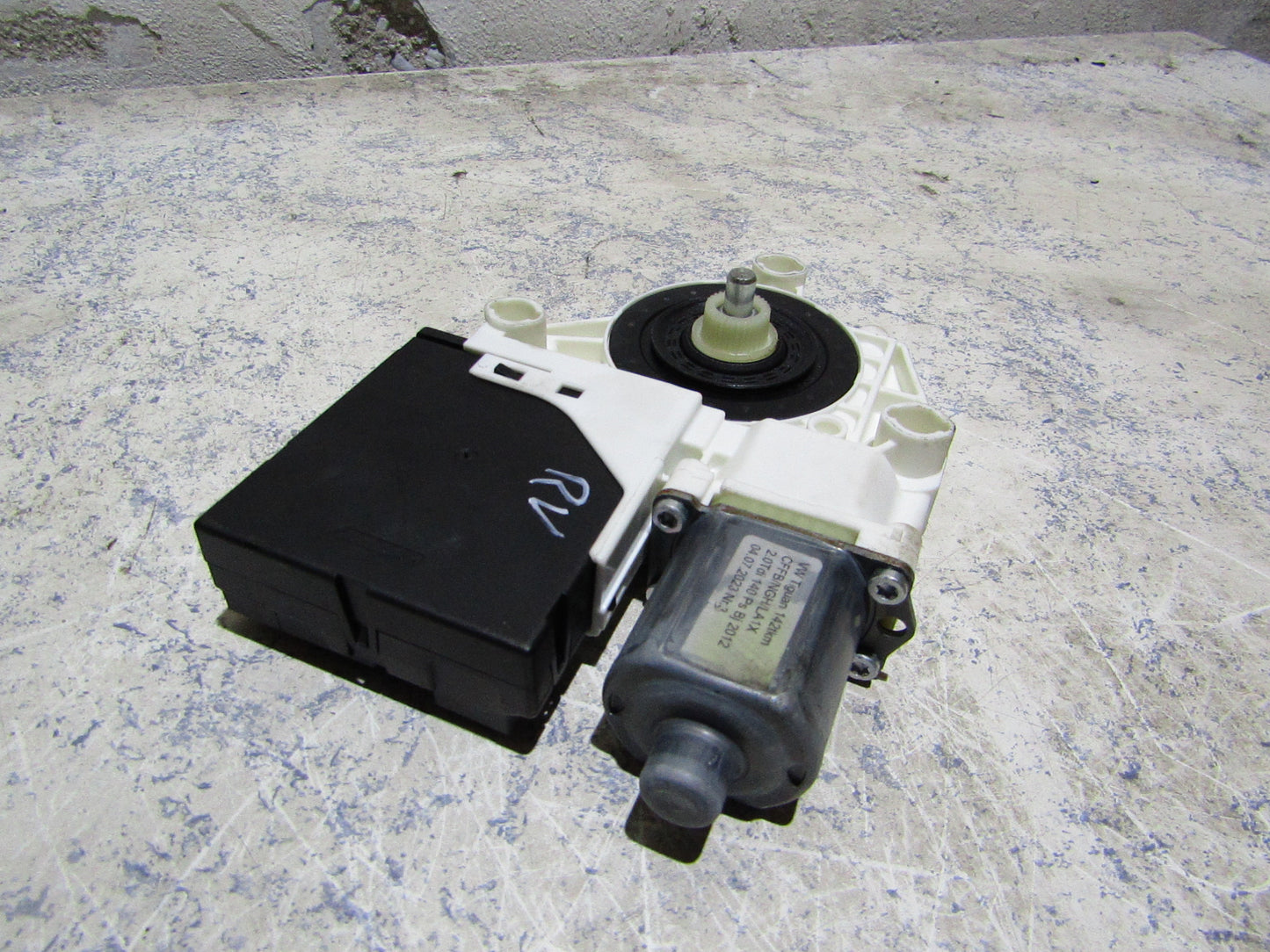 Fensterhebermotor rechts vorne VW Tiguan 5N 3C0959792C