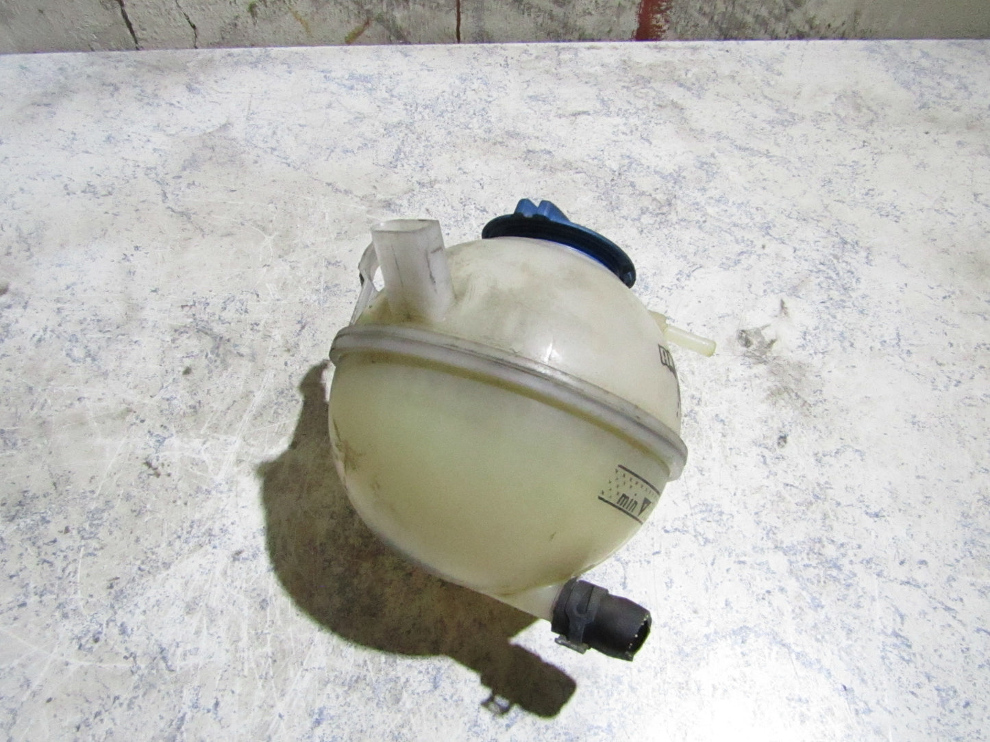 Ausgleichsbehälter Kühlwasser Kühlwasserbehälter 1K0121407A