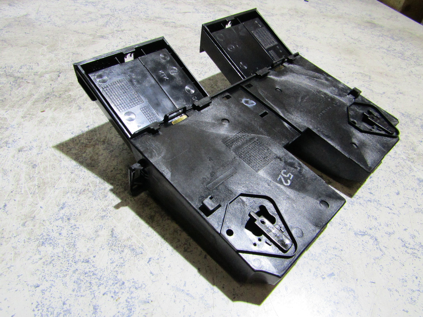 Ablagefach Mittelkonsole VW Passat 3C Bj.2005-2010 3C0858407