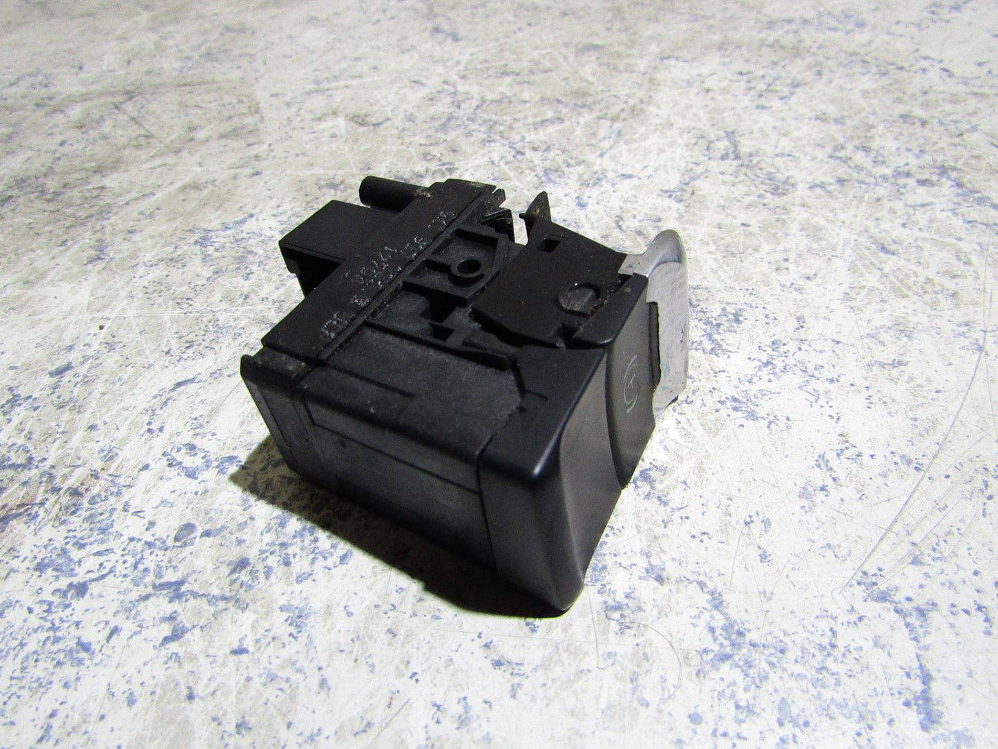 Schalter für Feststellbremse Audi A4 B8 Bj.2007-2016 8K1927225Q