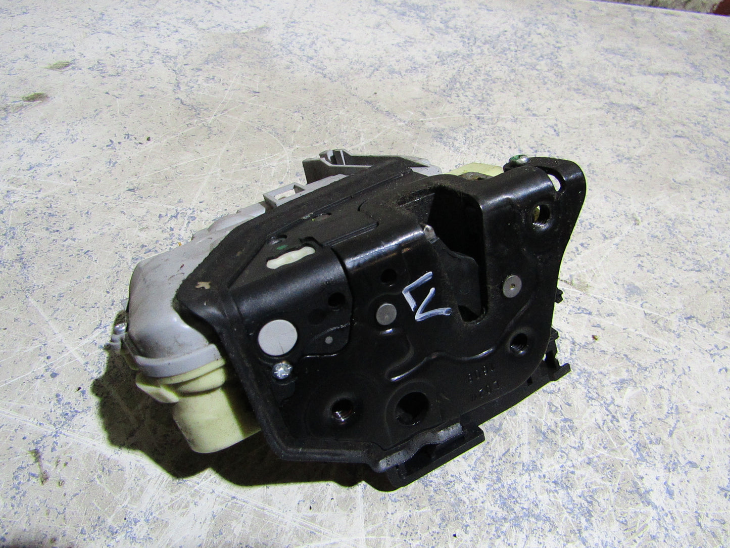 Türschloss Links Vorne Fahrerseite VW Passat 3C Bj.2005-2010 3C1837015A