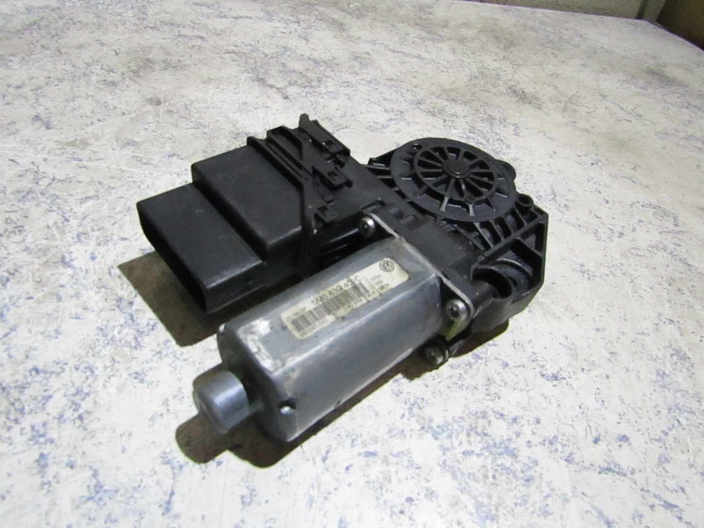 Fensterhebermotor links hinten VW Golf 5 Plus 5M0839402C