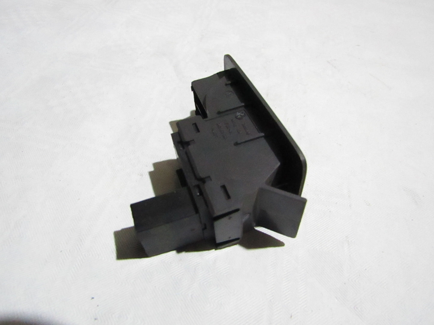 Schalter für Tanköffner VW Golf 5 Plus Bj.2003-2010 1T0959833A
