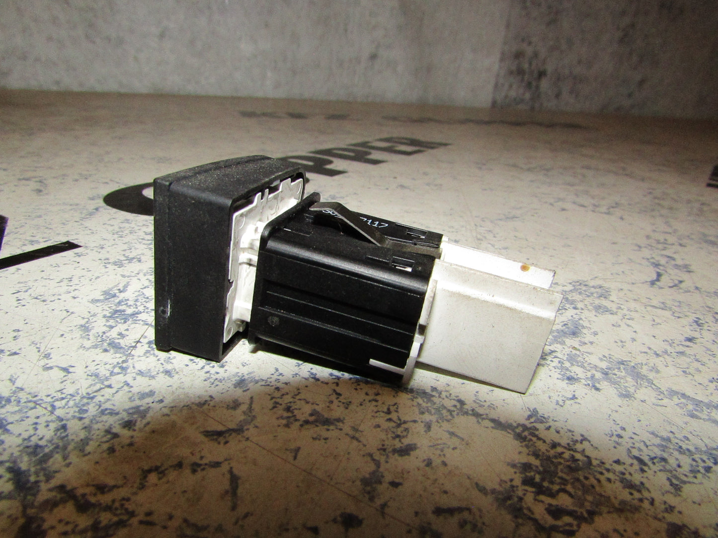 Schalter ESP VW Passat 3C B6 BJ 2005-2010 3C0927117