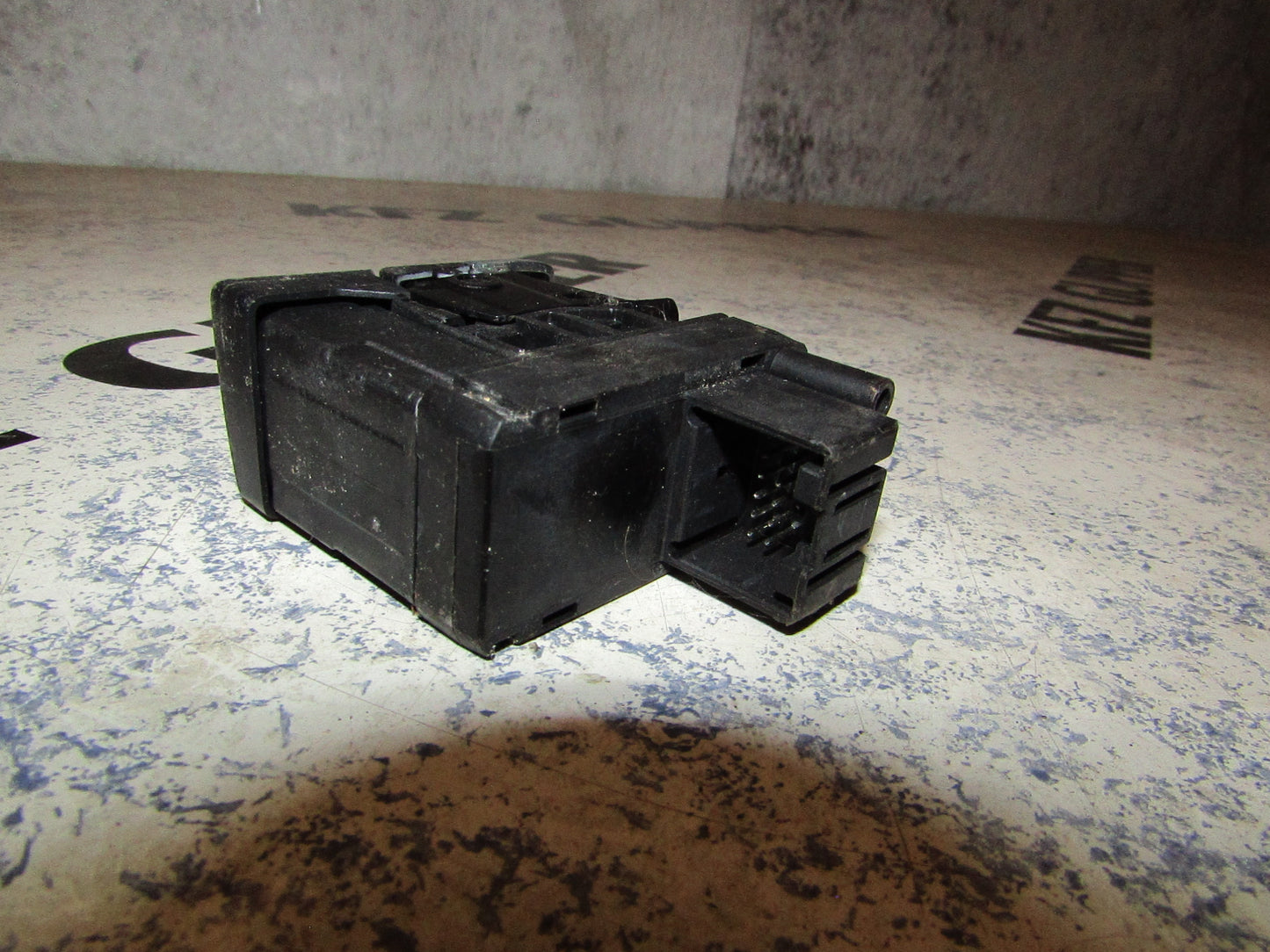 Schalter Elektrische Parkbremse Audi A4 B8 BJ 2007-2013 8K1927225B