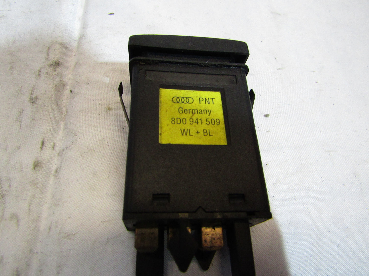 Warnblinkschalter Audi A4/S4 B5 Bj 1994-2001 8D0941509