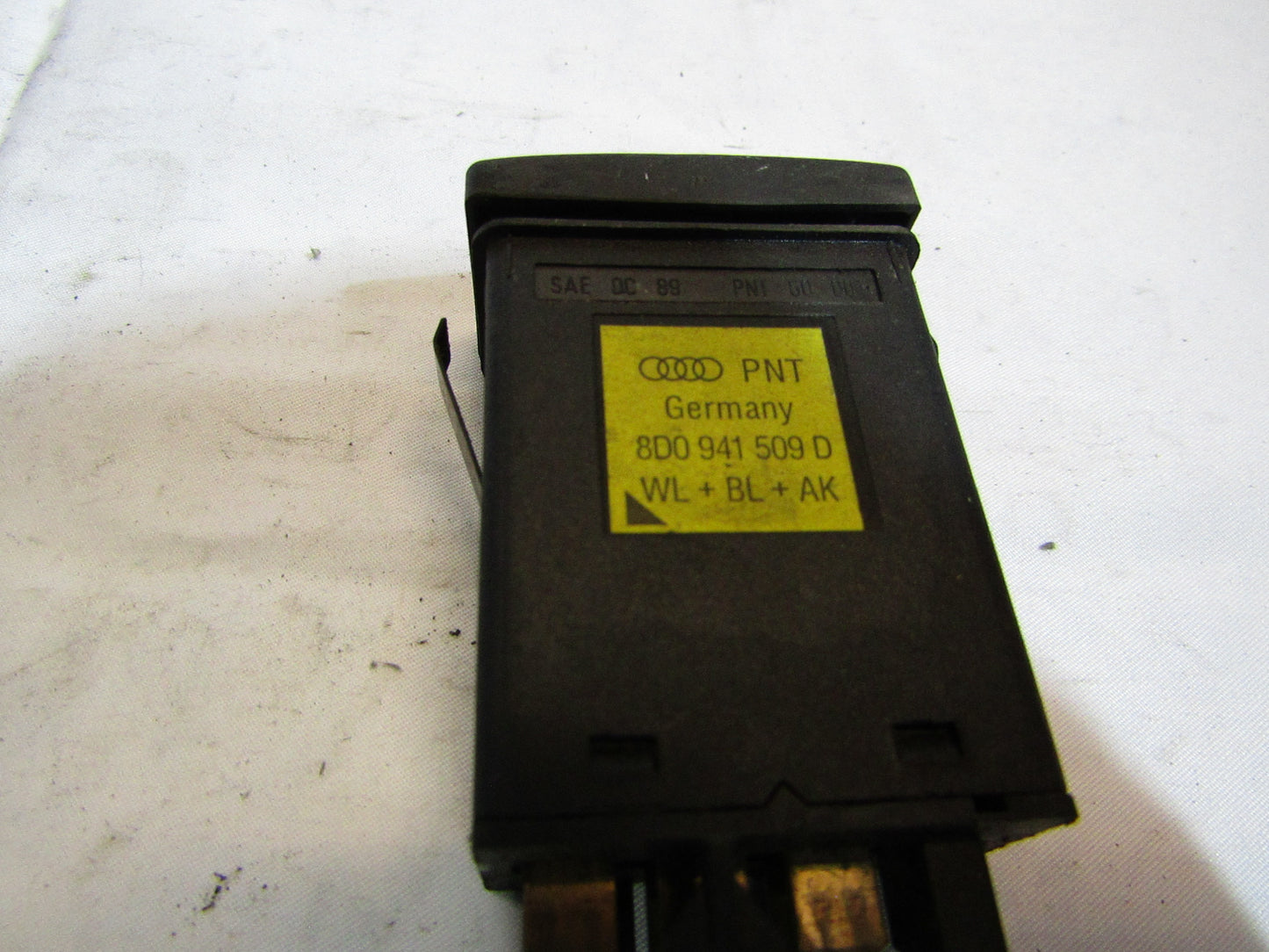Warnblinkschalter Audi A4/S4 B5 Bj 1994-2001 8D0941509D