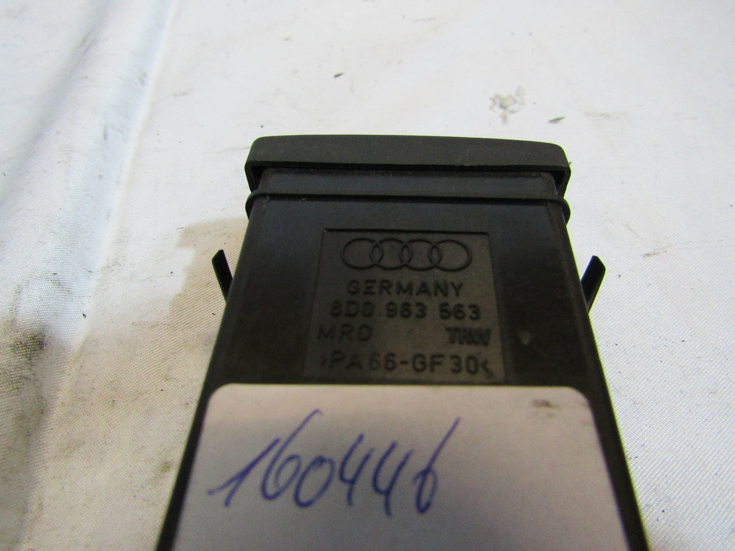 Sitzheizungsschalter Audi A4/S4 B5 Bj 1994-2001 8D0963563
