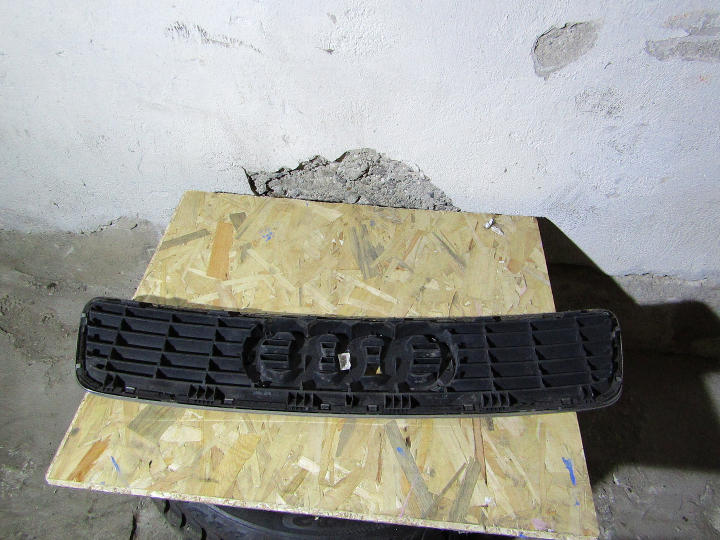 Kühlergrill 8D0853651J