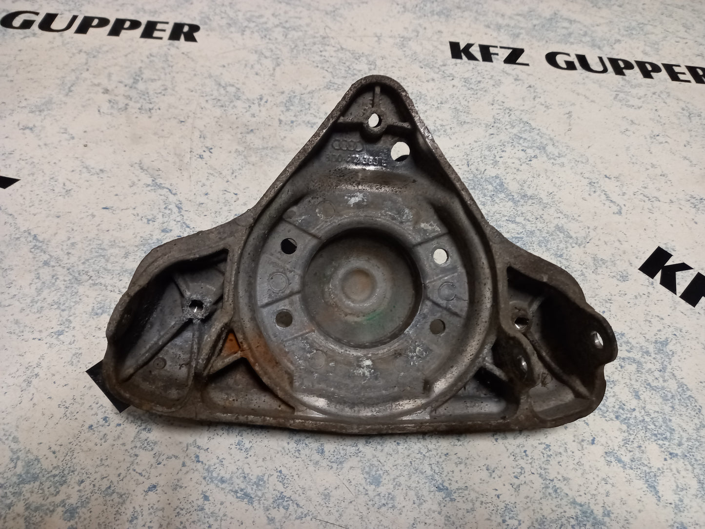 Federbeinaufnahme links - rechts VW Passat 3BG BJ 2000-2005  8D0412383E