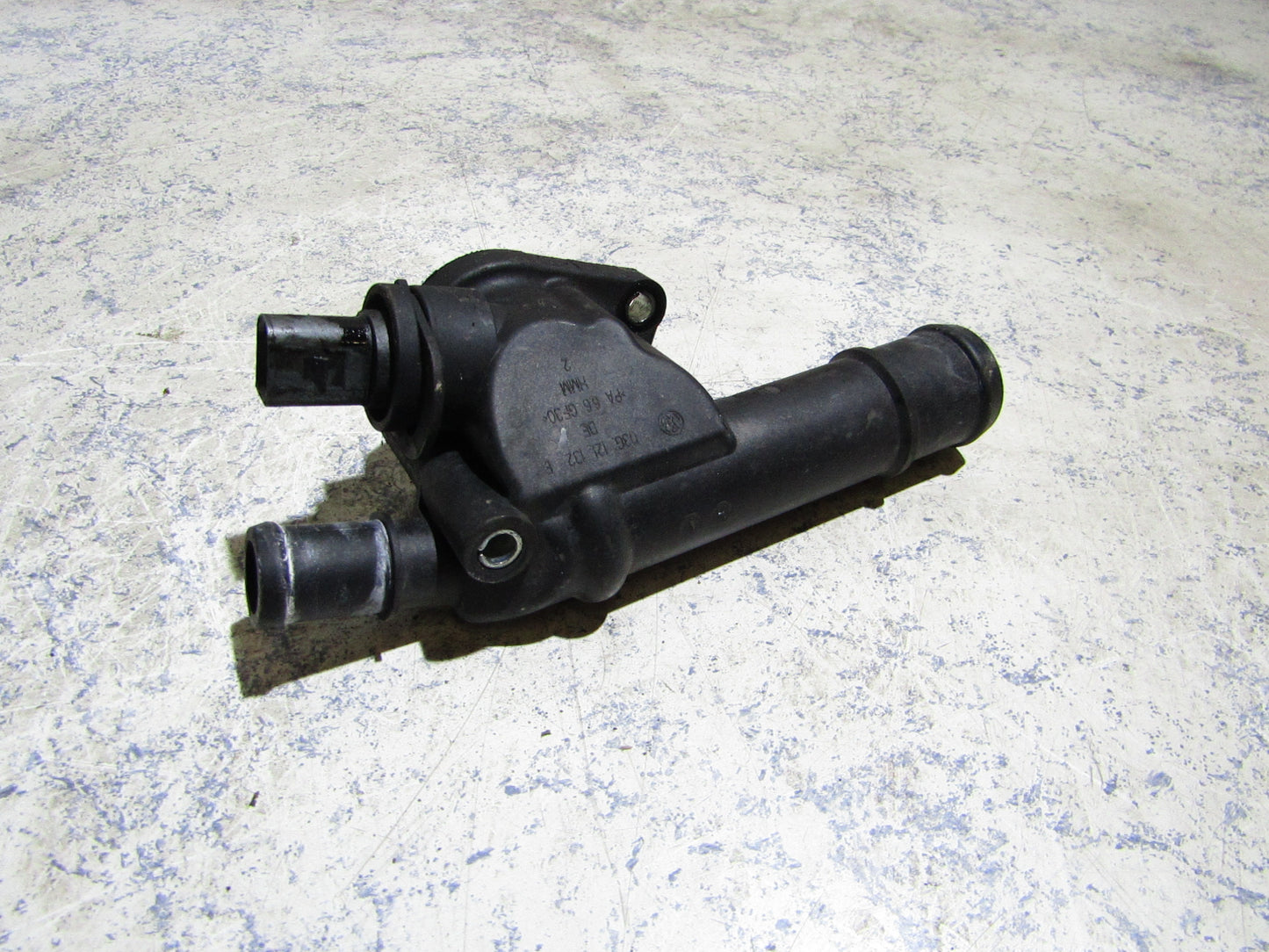 Kühlmittel Flansch VW Passat 3C Bj.2005-2010 1.9 TDI BLS 105 PS 03G121132B