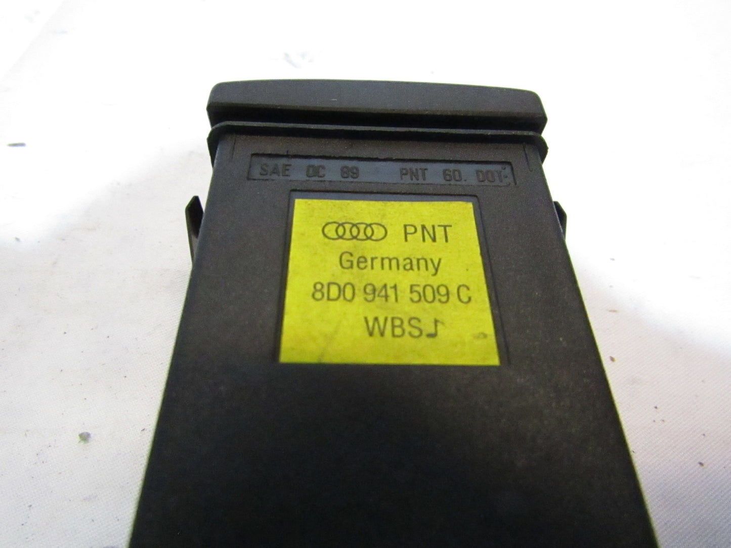 Warnblinkschalter Audi A4/S4 B5 Bj 1994-2001 8D0941509C